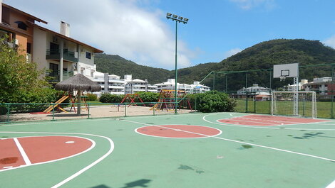 Apartment in English overlooking the sea.