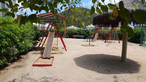 Apartment in English overlooking the sea.