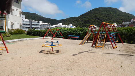 Apartment in English overlooking the sea.