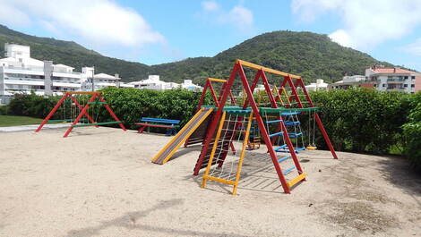 Apartment in English overlooking the sea.