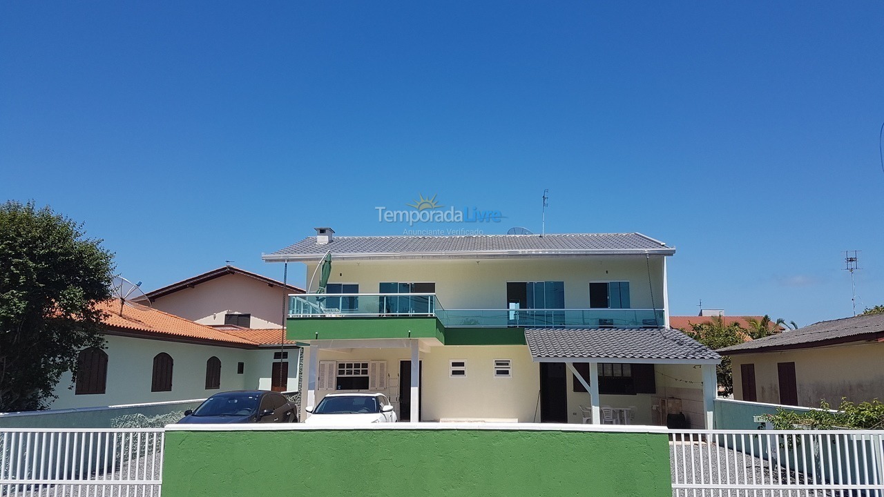 Casa para aluguel de temporada em Itapoá (Barra do Saí)
