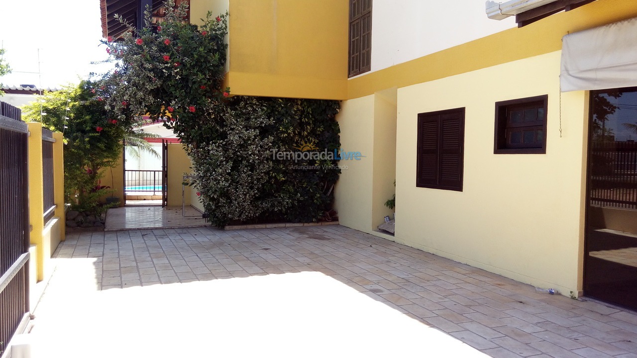 Casa para alquiler de vacaciones em Balneário Piçarras (Piçarras)