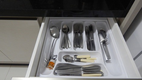 APARTMENT 6 ENGLISH PEOPLE