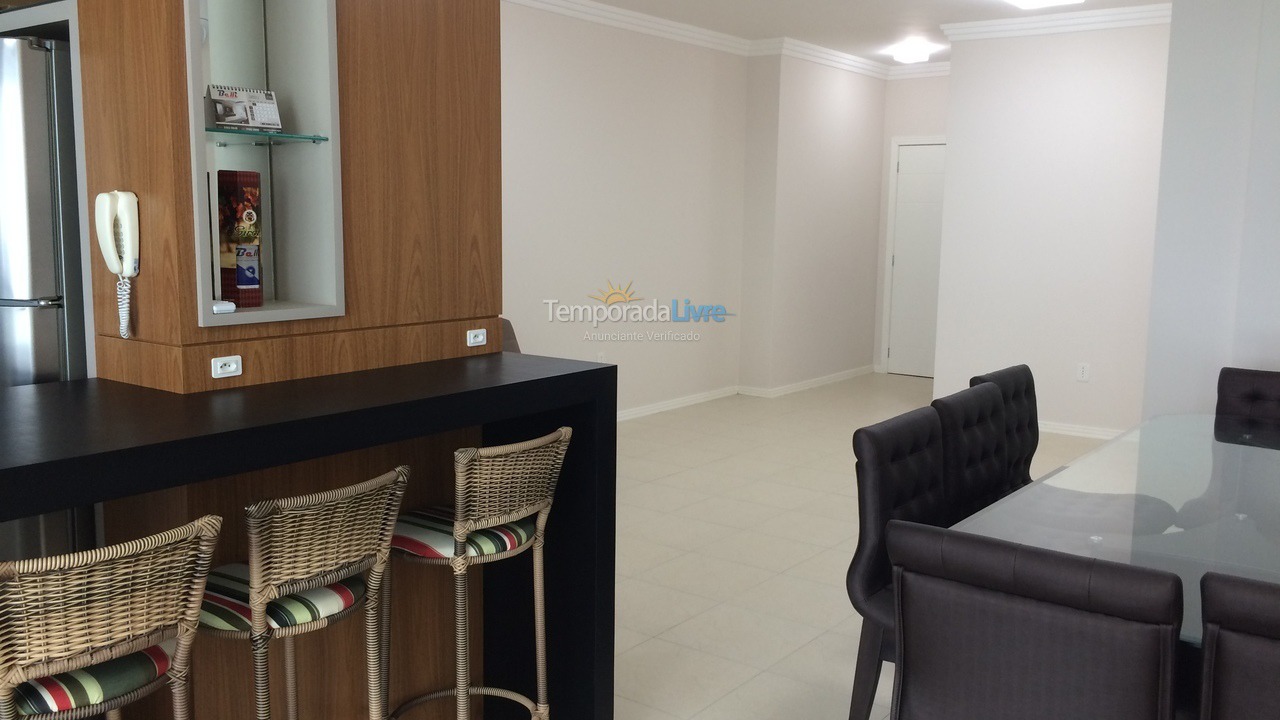 Apartamento para aluguel de temporada em Itapema (Meia Praia)