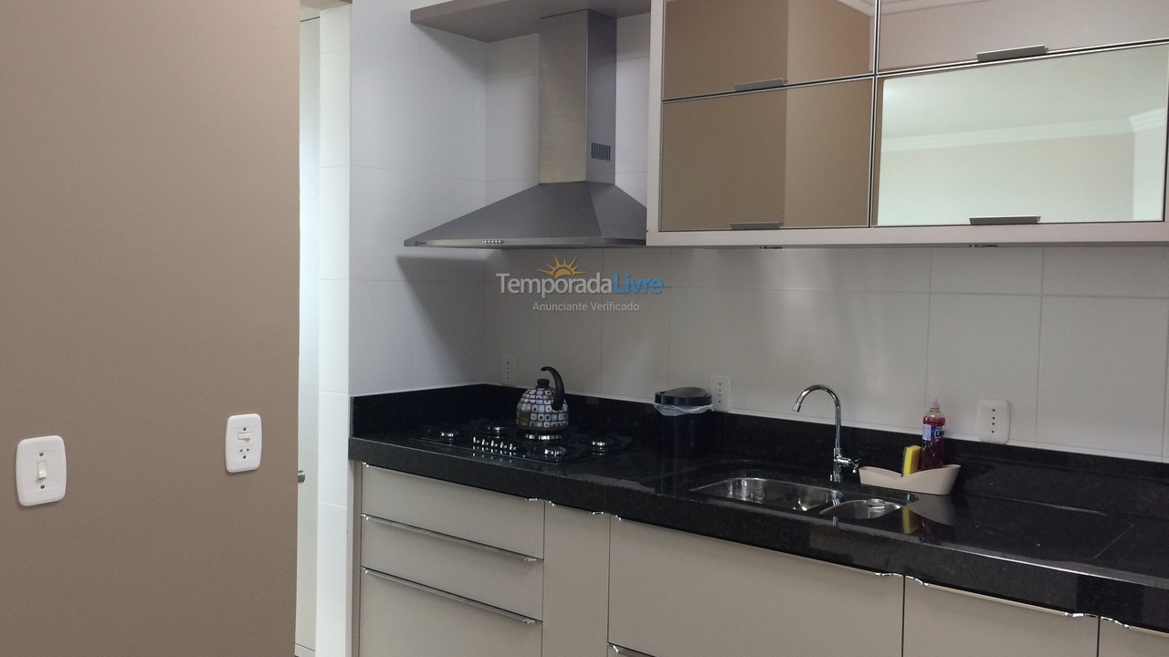 Apartamento para aluguel de temporada em Itapema (Meia Praia)