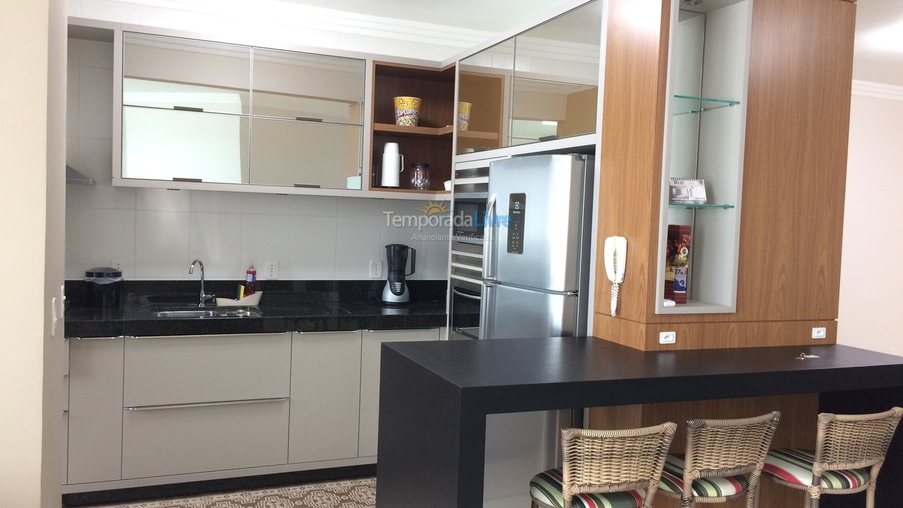 Apartamento para aluguel de temporada em Itapema (Meia Praia)