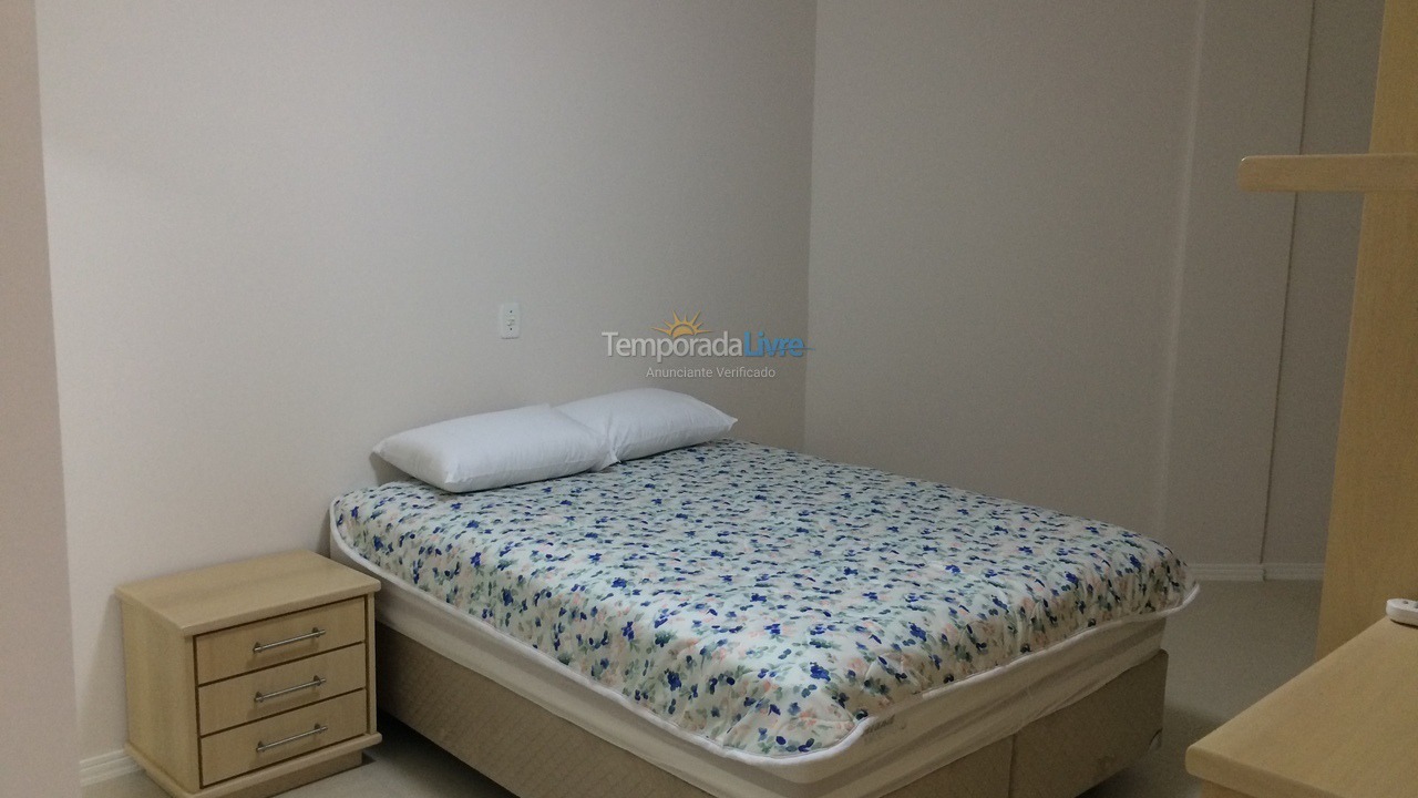 Apartamento para aluguel de temporada em Itapema (Meia Praia)