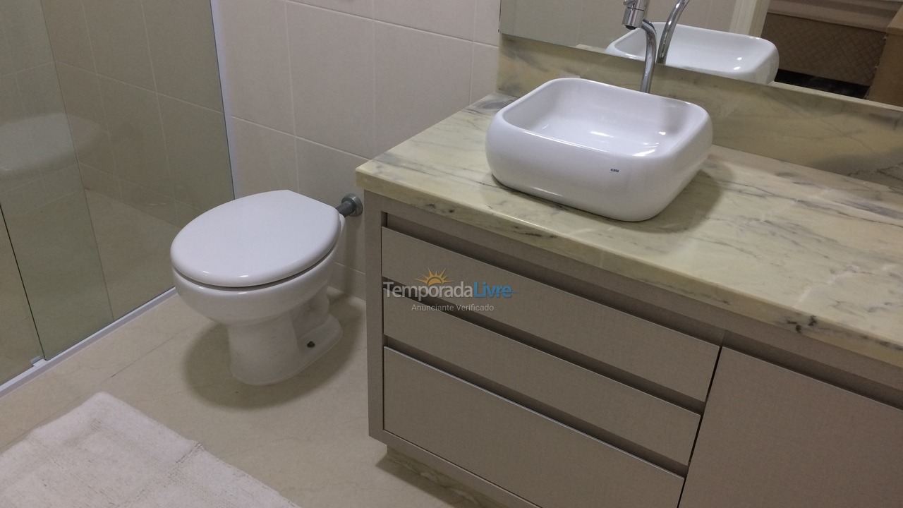 Apartamento para aluguel de temporada em Itapema (Meia Praia)