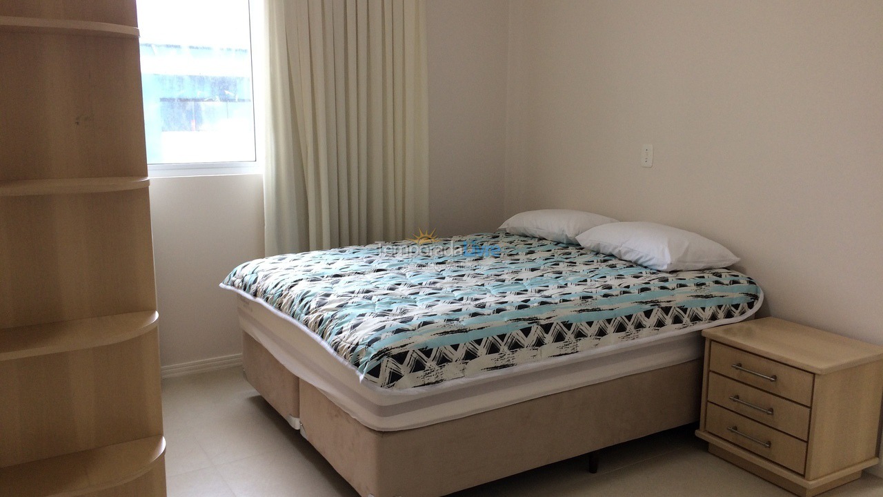 Apartamento para aluguel de temporada em Itapema (Meia Praia)