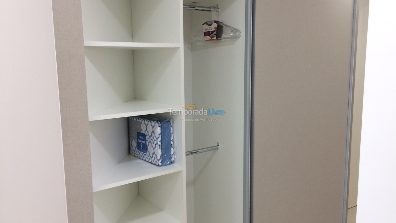 Apartamento para aluguel de temporada em Itapema (Meia Praia)