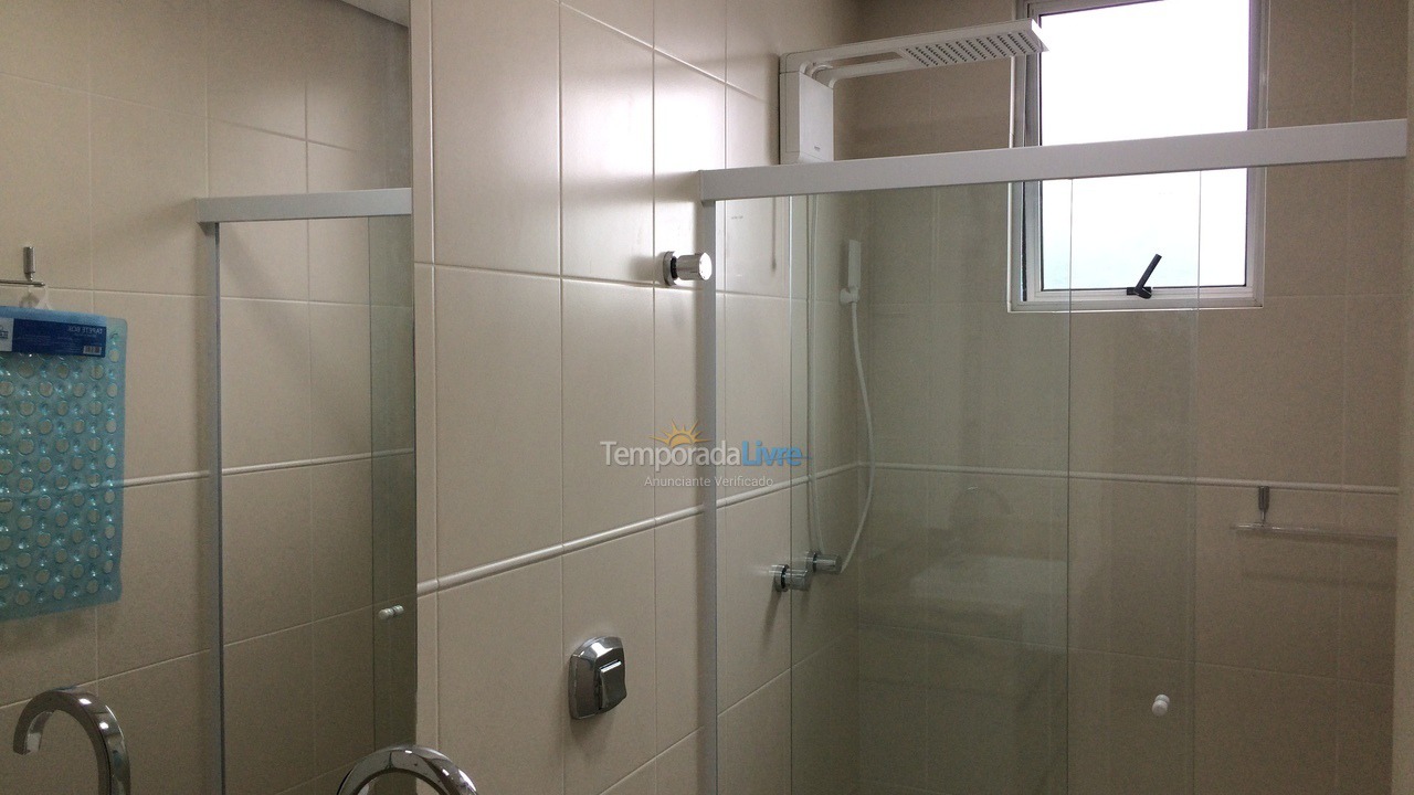 Apartamento para aluguel de temporada em Itapema (Meia Praia)