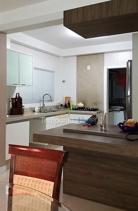 Apartamento para aluguel de temporada em Itapema (Meia Praia)