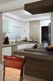 LINDO 3 SUÍTES MUITO PRÓXIMO DA PRAIA CENTRO DE ITAPEMA