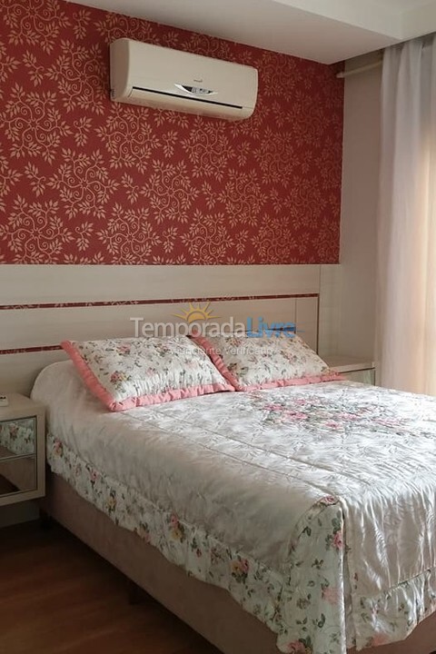 Apartamento para aluguel de temporada em Itapema (Meia Praia)