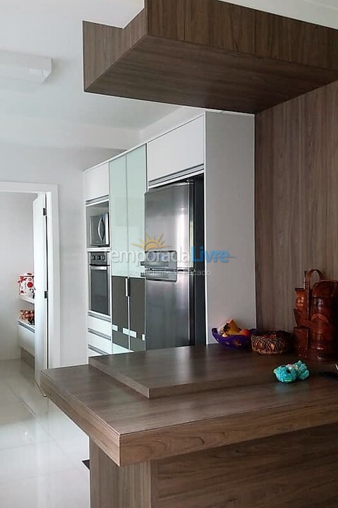 Apartamento para aluguel de temporada em Itapema (Meia Praia)