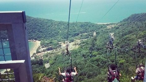 Tirolesa parque unipraias