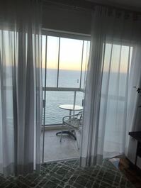 180D APTO FRENTE MAR 3 DORMIT 5 AR LUXUOSO