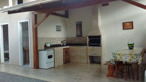 Churrasqueira nova equipada