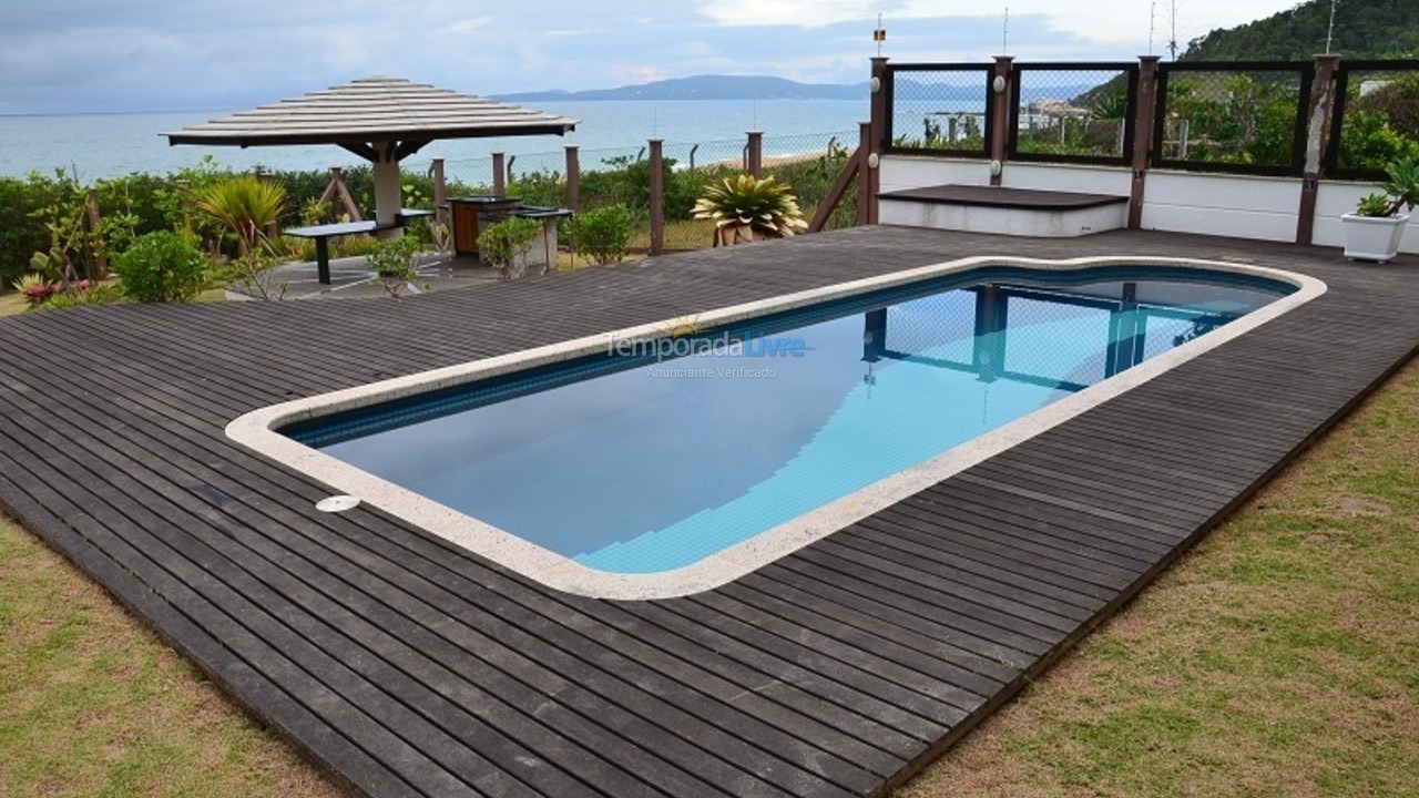 Casa para aluguel de temporada em Balneário Camboriú (Praia do Estaleirinho)