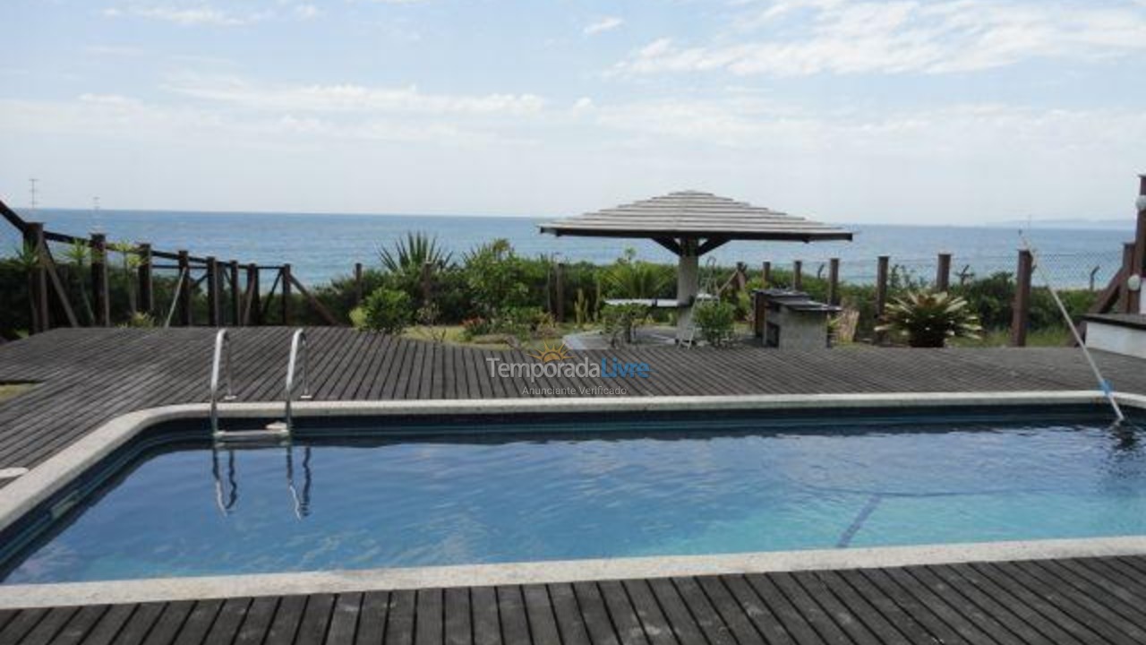 Casa para aluguel de temporada em Balneário Camboriú (Praia do Estaleirinho)