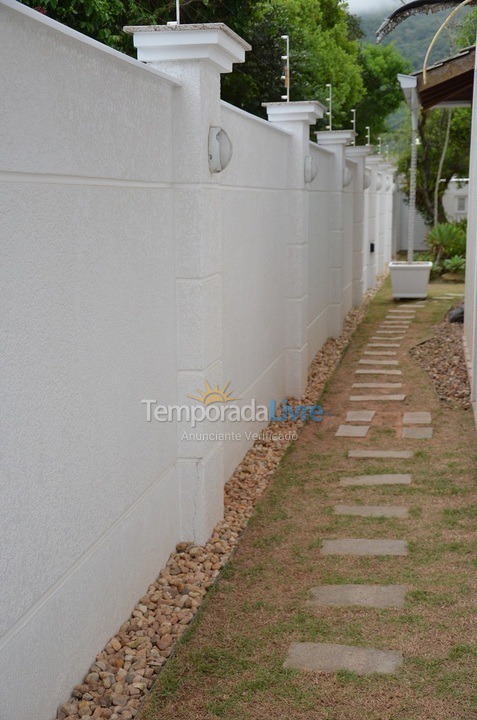 Casa para aluguel de temporada em Balneário Camboriú (Praia do Estaleirinho)