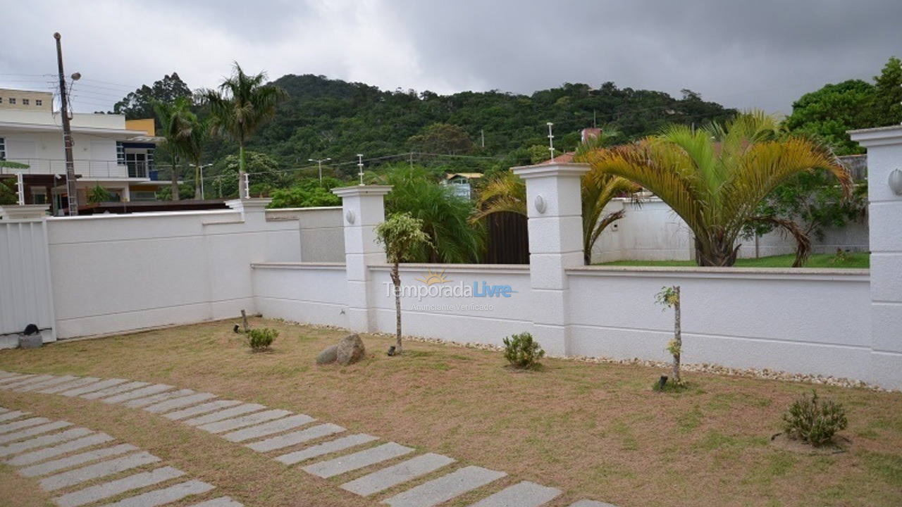 Casa para aluguel de temporada em Balneário Camboriú (Praia do Estaleirinho)
