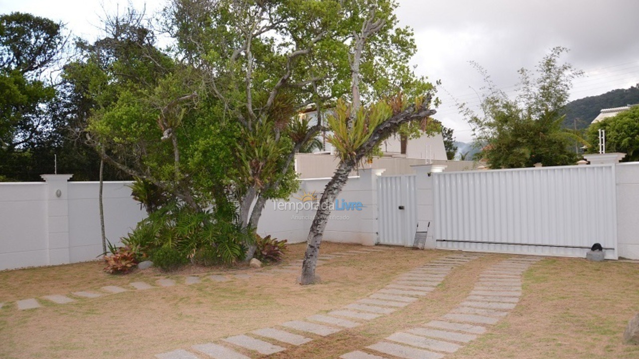 Casa para aluguel de temporada em Balneário Camboriú (Praia do Estaleirinho)