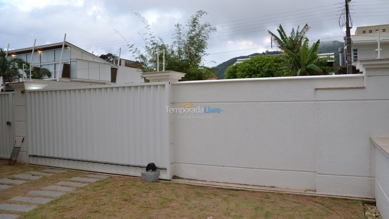 Casa para aluguel de temporada em Balneário Camboriú (Praia do Estaleirinho)
