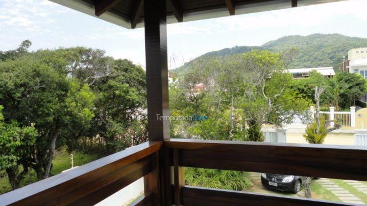 Casa para aluguel de temporada em Balneário Camboriú (Praia do Estaleirinho)