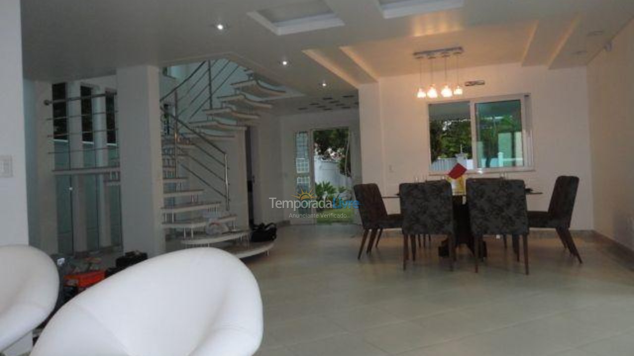Casa para aluguel de temporada em Balneário Camboriú (Praia do Estaleirinho)