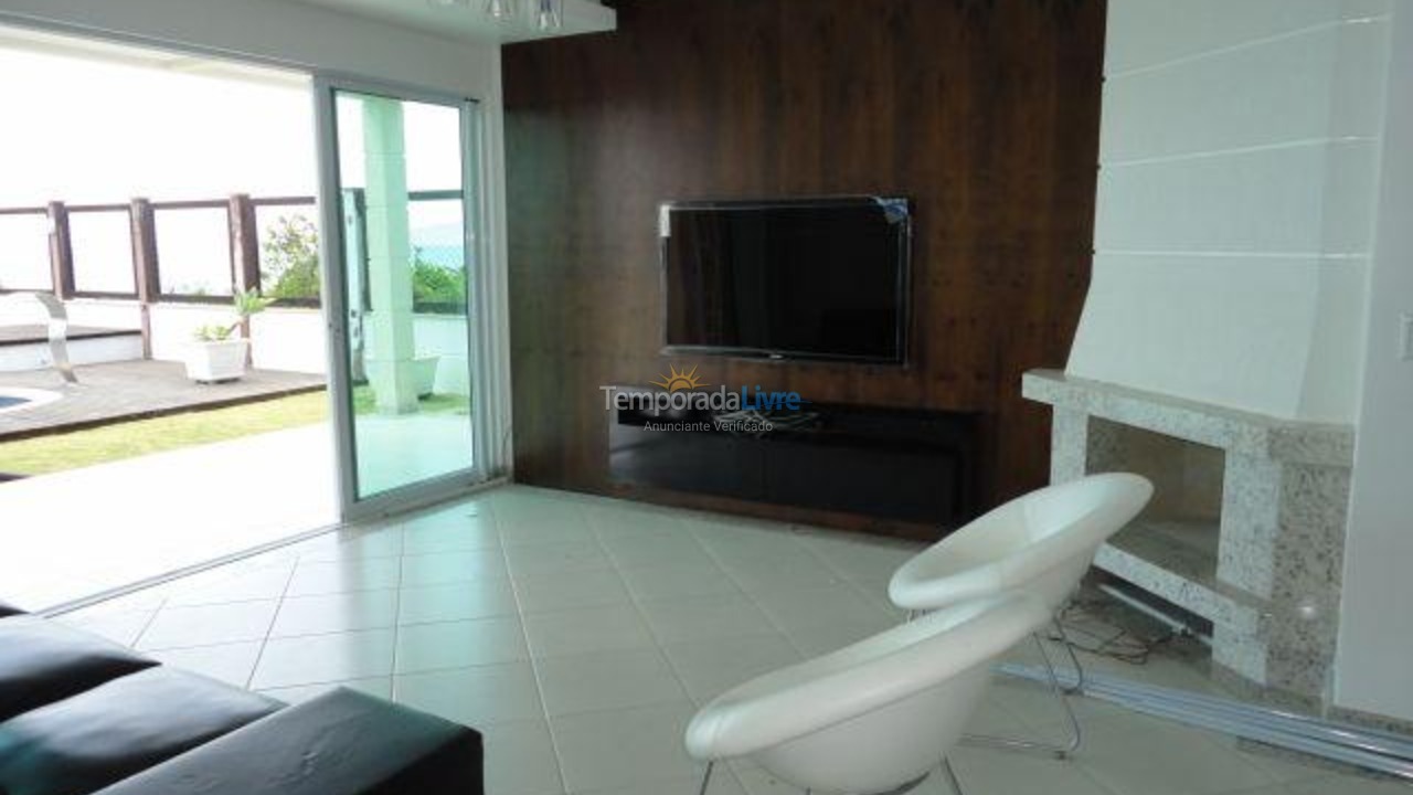 Casa para aluguel de temporada em Balneário Camboriú (Praia do Estaleirinho)