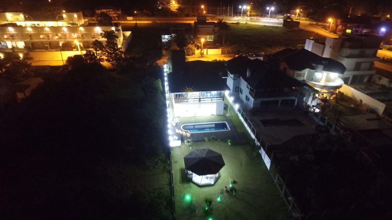 Casa para aluguel de temporada em Balneário Camboriú (Praia do Estaleirinho)