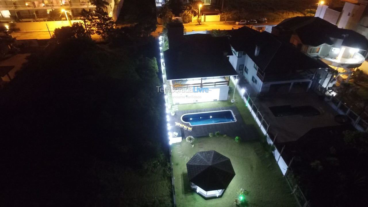 Casa para aluguel de temporada em Balneário Camboriú (Praia do Estaleirinho)