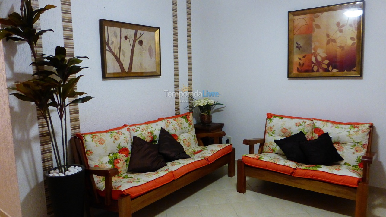 Apartamento para aluguel de temporada em Ubatuba (Praia das Toninhas)