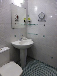 Maravilhosa vista do mar, com conforto e lazer (100mts da praia). (FT)