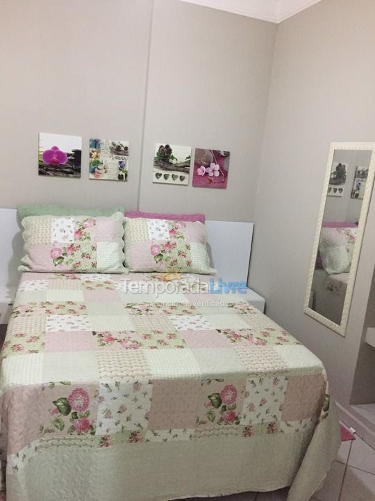 Apartamento para aluguel de temporada em Guarujá (Pitangueiras)