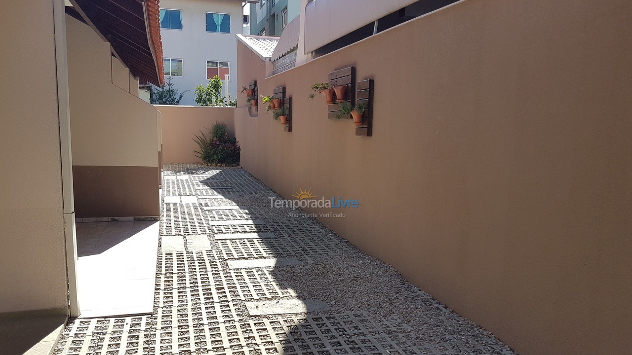 Apartment for vacation rental in Bombinhas (Praia de Bombinhas)