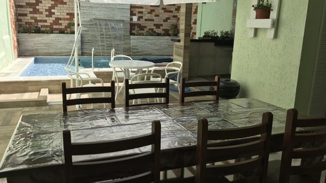 Playa y piscina climatizada en Diving Capital