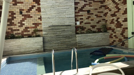 Playa y piscina climatizada en Diving Capital