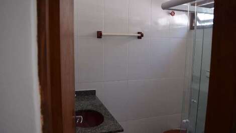 Excelente casa apenas 80 mts da Praia da Maranduba, até 32 pessoas.