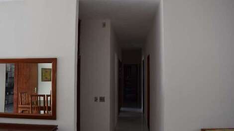 Excelente casa apenas 80 mts da Praia da Maranduba, até 32 pessoas.