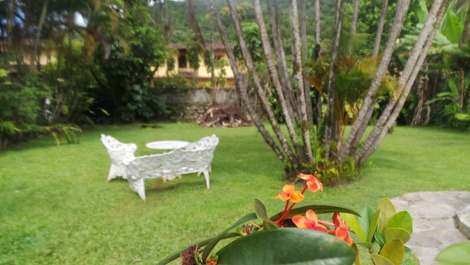 House with pool in Cambury