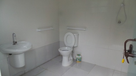 House with pool in Cambury