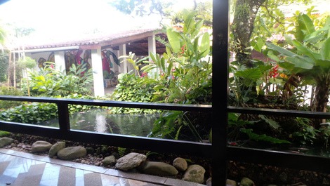 House with pool in Cambury