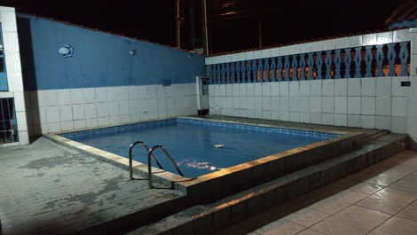 Piscina de noite