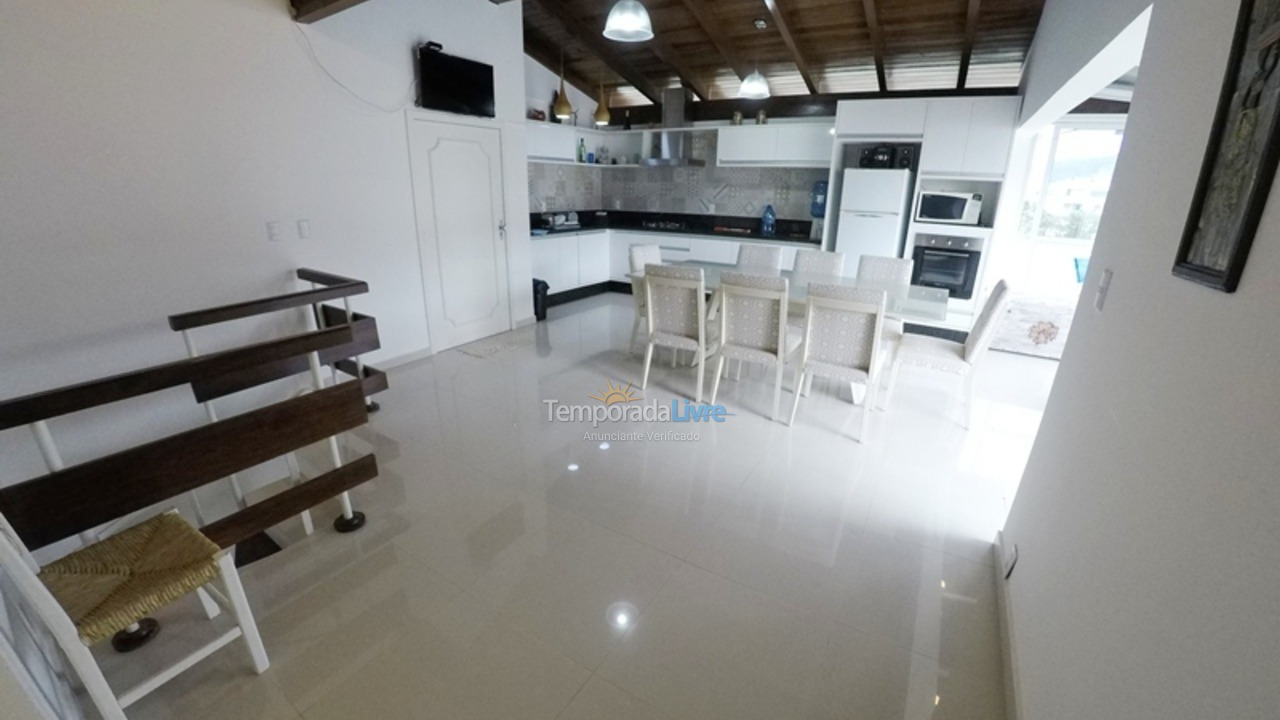 Apartamento para aluguel de temporada em Bombinhas (Praia de Bombas)