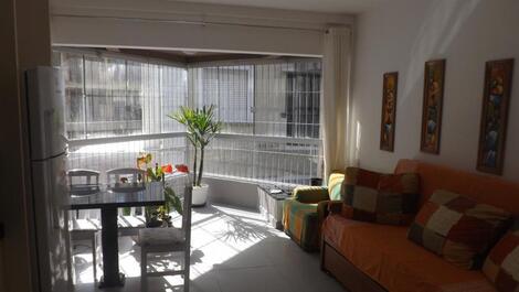 Apartment in the court of the sea.