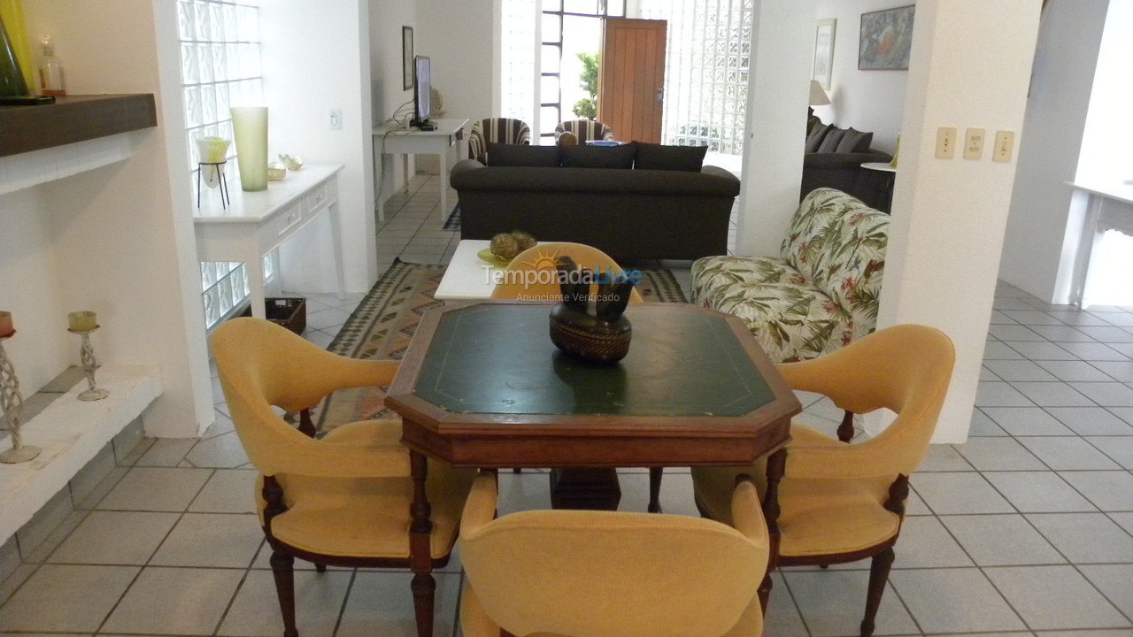 Casa para aluguel de temporada em Florianópolis (Praia Brava)