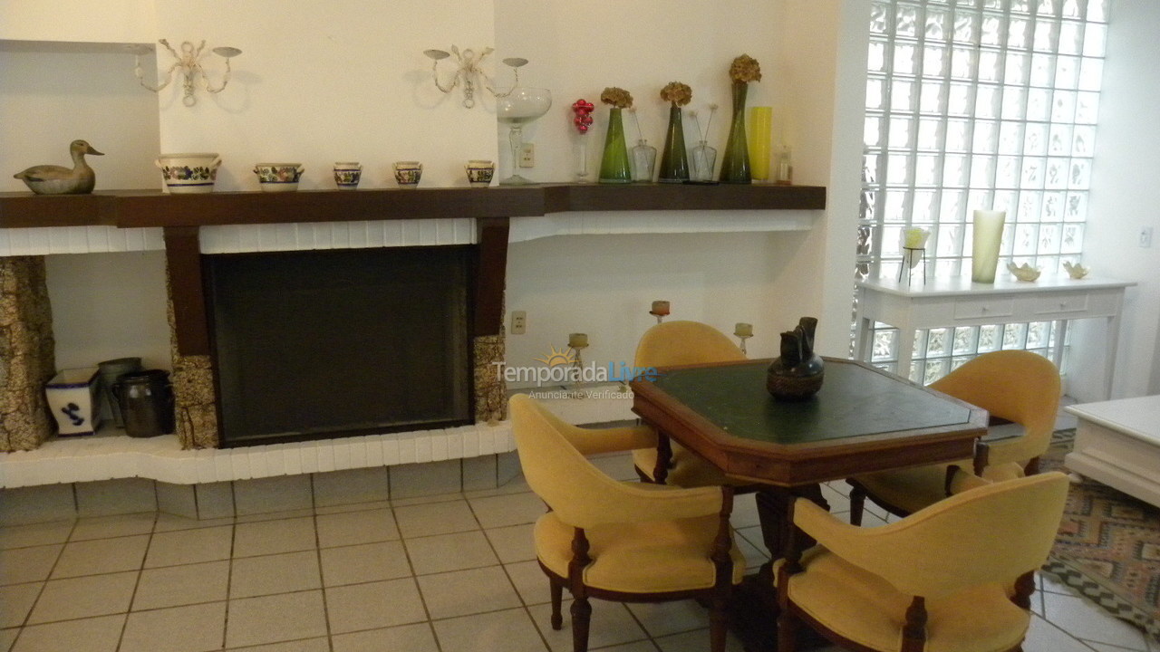 Casa para aluguel de temporada em Florianópolis (Praia Brava)