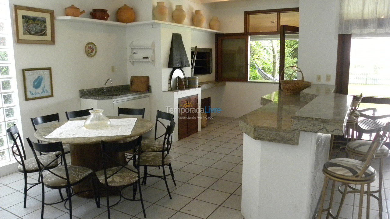 Casa para aluguel de temporada em Florianópolis (Praia Brava)